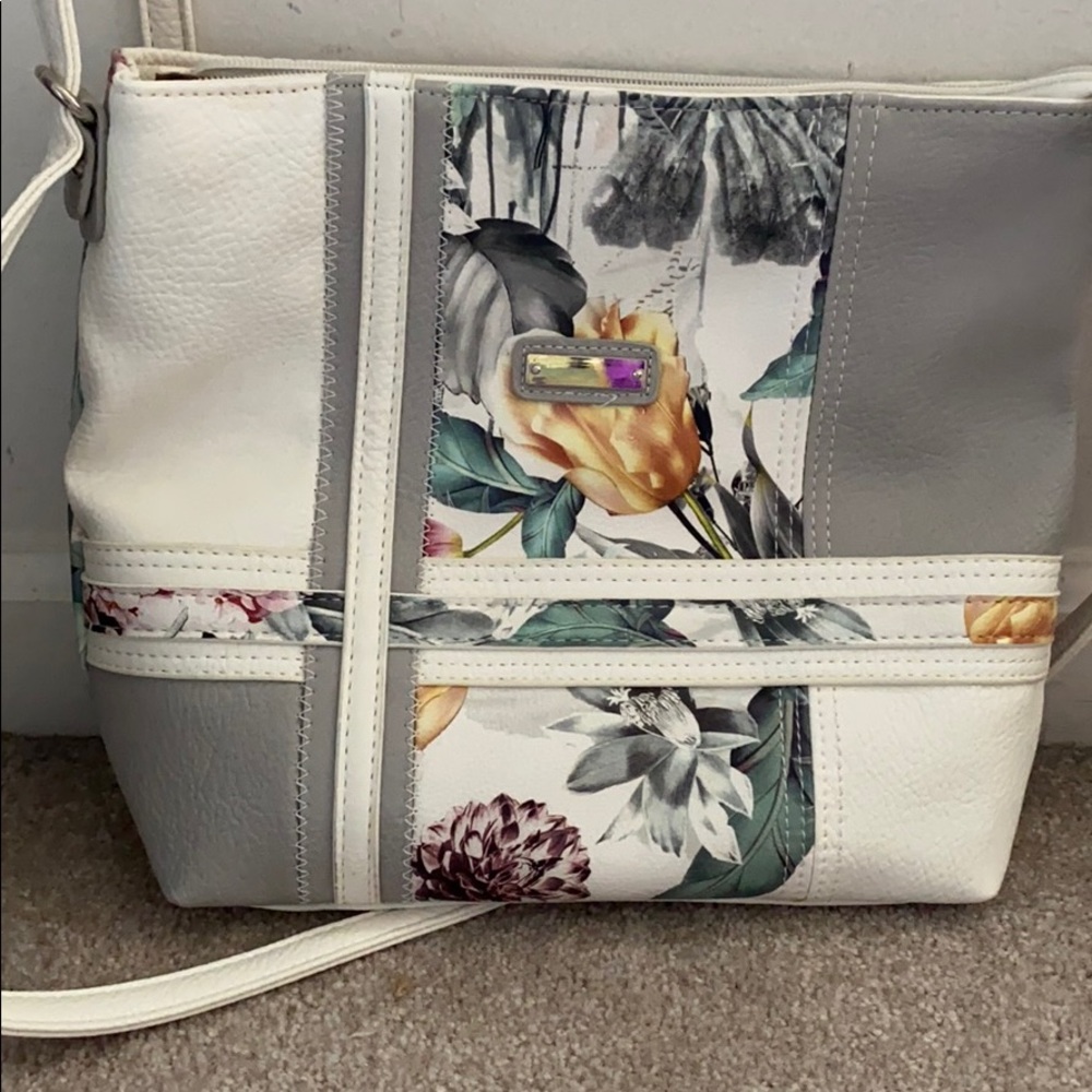 Regular Hand Bag no tag brand new never used.